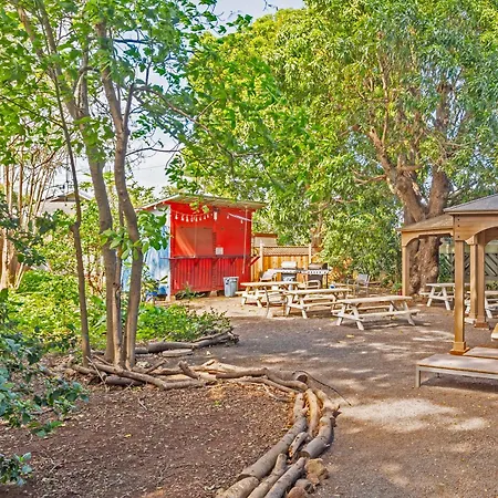 Howzit Hostels-3